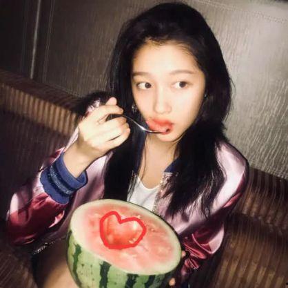 娱乐吃瓜酱关晓彤,娱乐圈的“吃瓜酱”，揭秘明星背后的故事